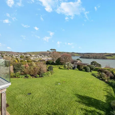 Long Commons Saint Mawes